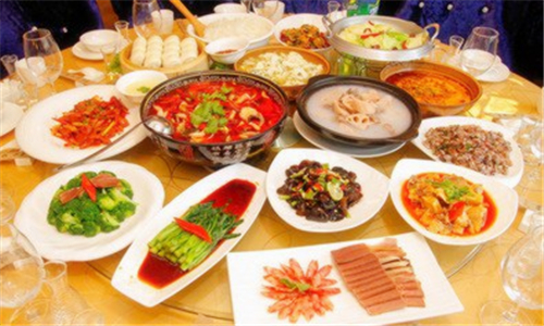 近日,网易分析了18个菜系的12555份菜谱,得出了一份最受欢迎菜谱名单