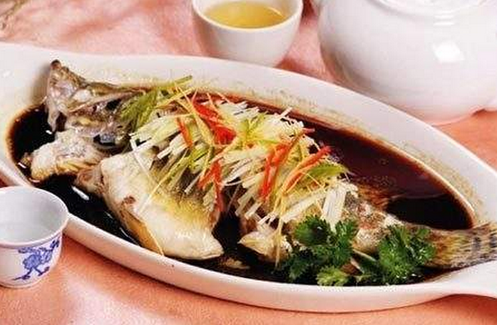 怎么挑选新鲜的鱼肉 1-1G005200126.png