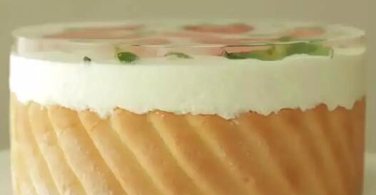 草莓夏洛特蛋糕2