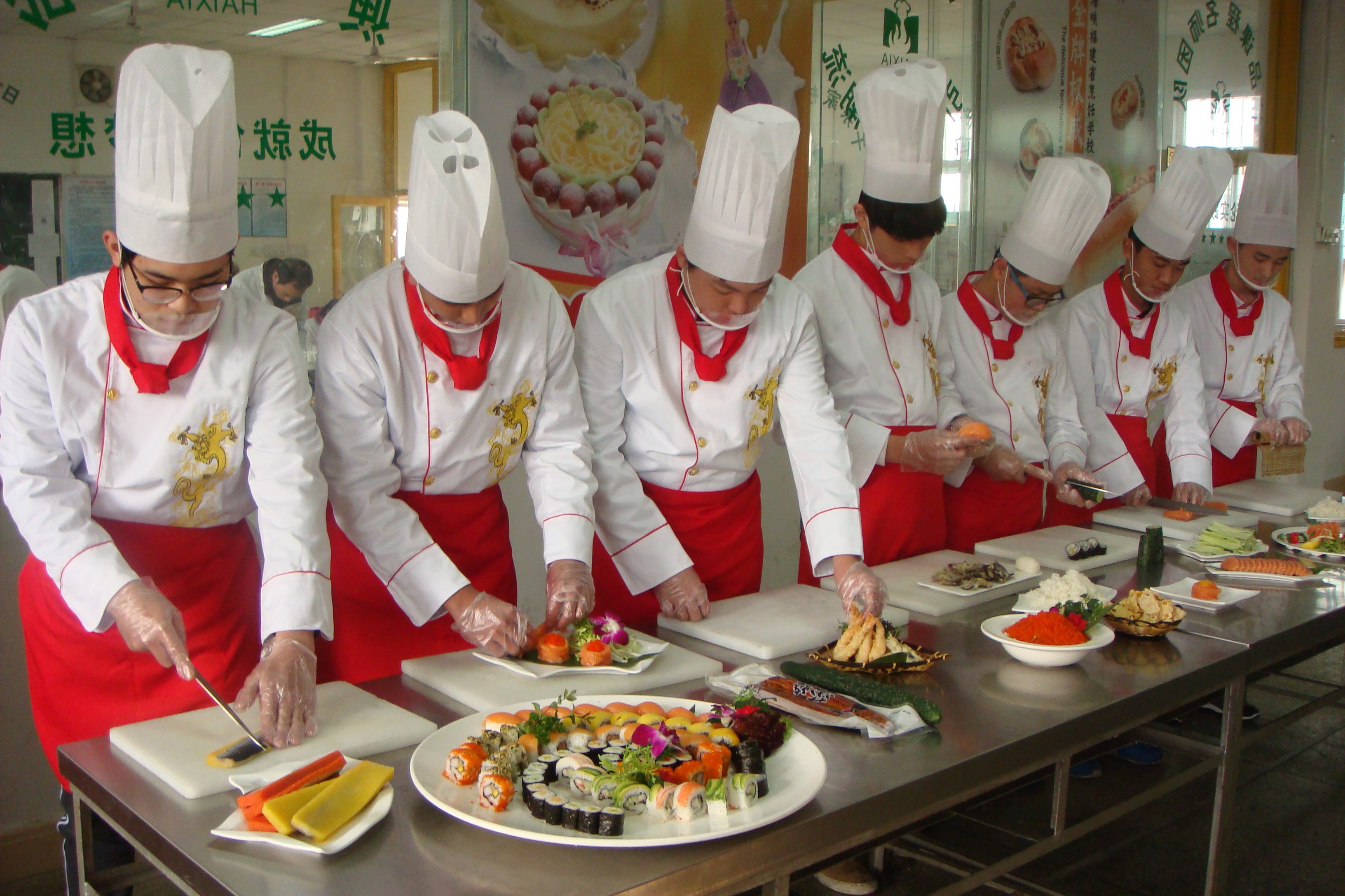 ����������ѵ32����У��С��Ҳ��ѧ����˾����