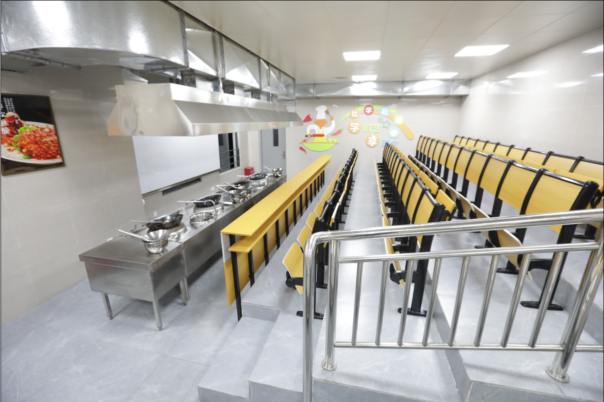 ѧ��ʦ��ѡ��ѧУ�ǹؼ�����ʦ��ѵ��ѡ�����и߳�ְҵ��ѵѧУ��